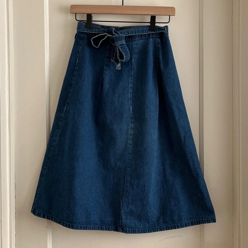 1970s Daylily Embroidered Wrap Waist Denim Blue Jeans Adjustable A-Line Skirt Sm - Picture 4 of 15
